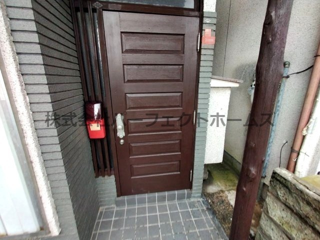 高野道1丁目戸建　賃貸のエントランス|落ち着いたエントランスです