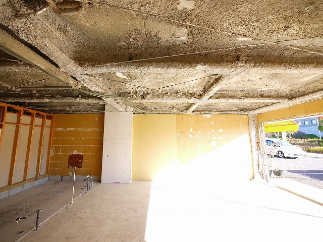 ライブリー州見の内装