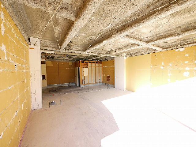 ライブリー州見の内装