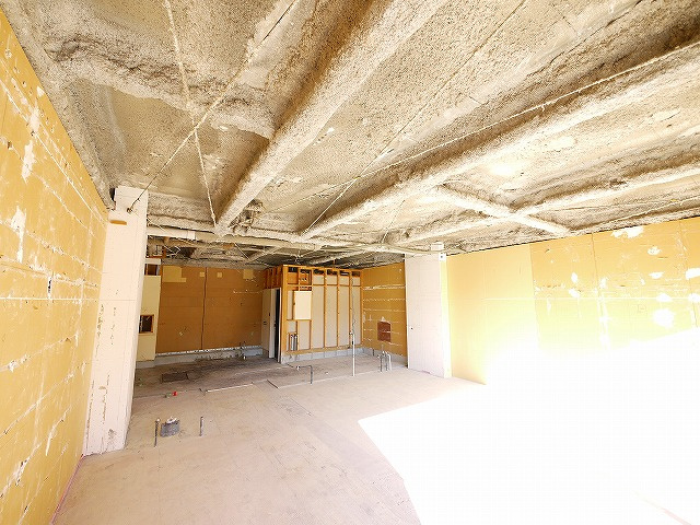 ライブリー州見の内装