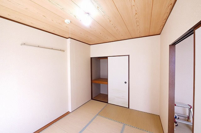 コスモハイツ東の和室|和室ならではの温かな和の空間で寛ぎの時間を過ごせます