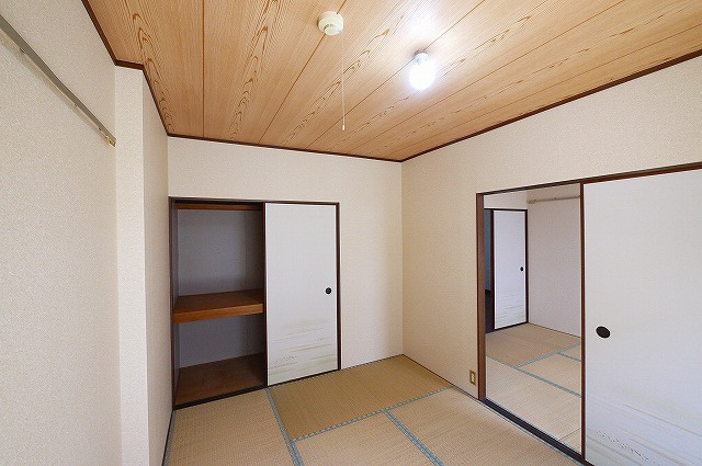 コスモハイツ東の和室|来客時にも便利な和室付き