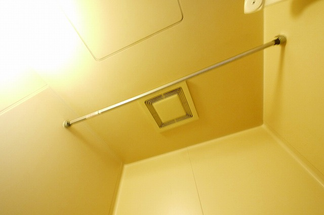 コスモハイツ東の設備|お風呂には換気扇もついてます。