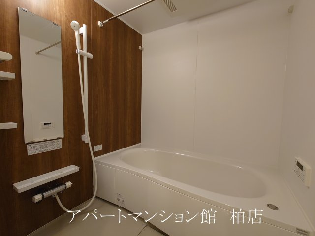 ハイピクチャーC棟の浴室