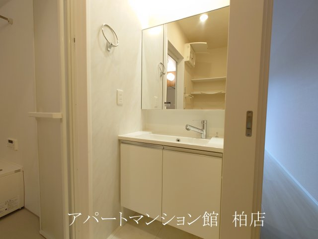 ハイピクチャーC棟の独立洗面台