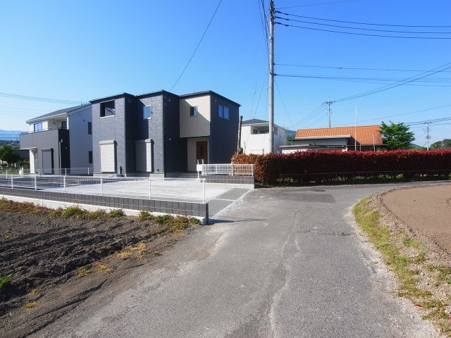 新築　渋川市中郷第11　Livele Garden.S　3号棟の前面道路含む現地写真|現地写真　東側道路4.3ｍ