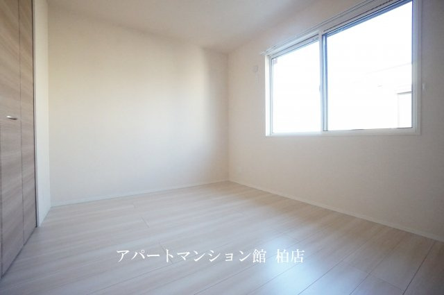 ハイピクチャーC棟の洋室