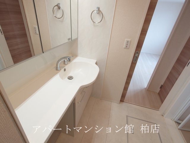 ハイピクチャーC棟の独立洗面台