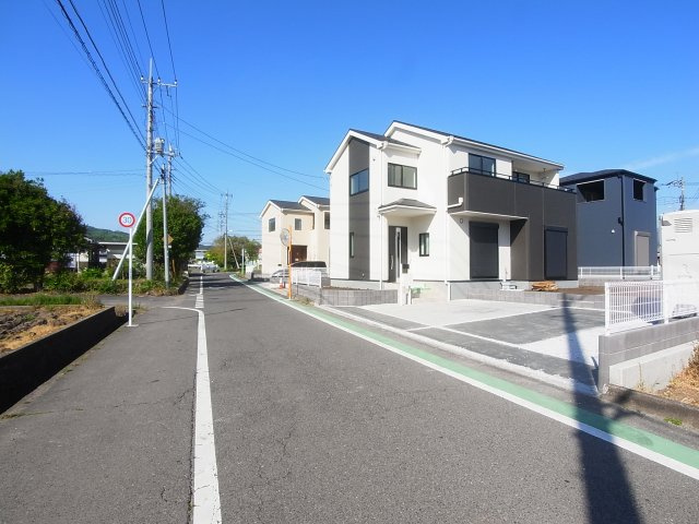 新築　渋川市中郷第11　Livele Garden.S　4号棟の前面道路含む現地写真|現地写真　西側道路5.0ｍ