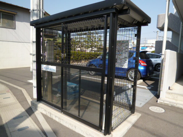 総社市真壁の賃貸マンションのその他共用部分|敷地内ゴミステーション