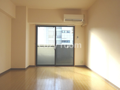 【居間・リビング】 | サンクリエイト江坂 | 明るくゆったりとしたリビングです