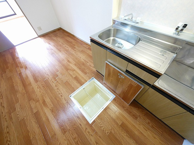 ビクトワールＢ棟の居間・リビング|ゆったり過ごせる居間です