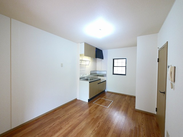 ビクトワールＢ棟の居間・リビング|ゆったりとした居間です