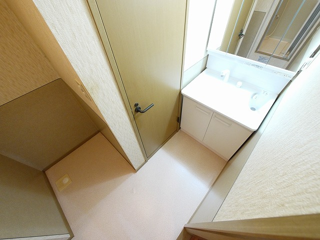 ビクトワールＢ棟の洗面所|忙しい朝には欠かせない洗面所です