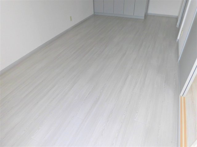 サンビレッジ築捨の居間・リビング