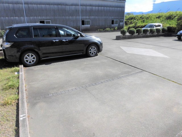 サンビレッジ築捨の駐車場