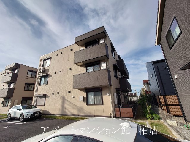 ハイピクチャーE棟の外観