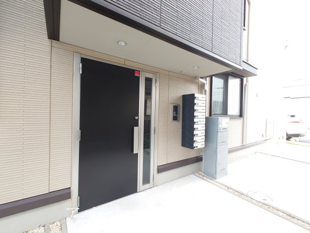 ハイピクチャーE棟のエントランス