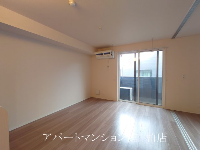 ハイピクチャーE棟の居間・リビング