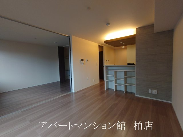 ハイピクチャーE棟の居間・リビング