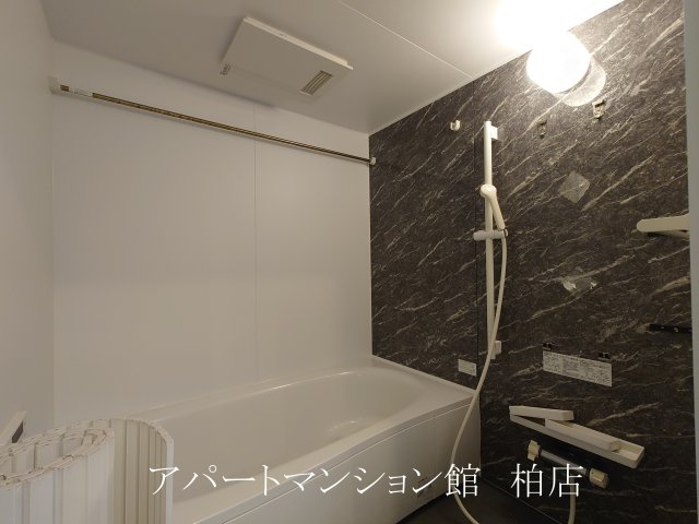 ハイピクチャーE棟の浴室