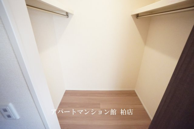 ハイピクチャーE棟の収納