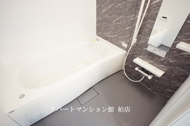 ハイピクチャーE棟の浴室