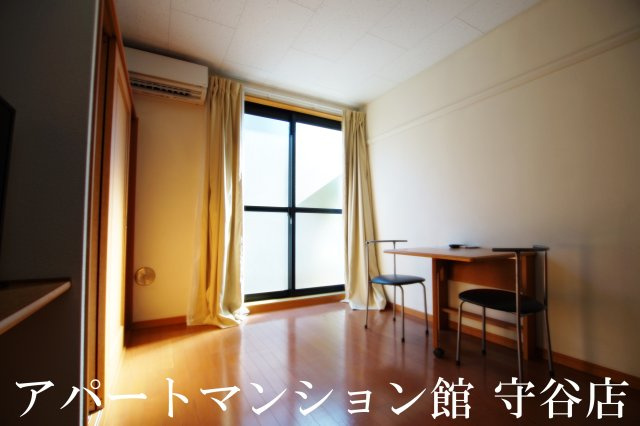 レオパレス沼崎の居間・リビング