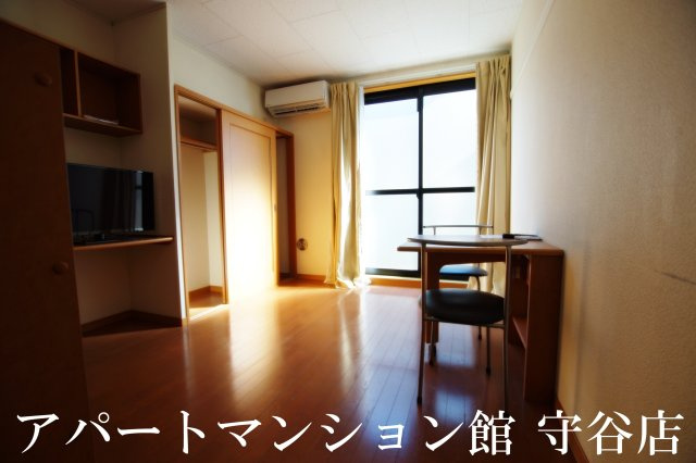 レオパレス沼崎の居間・リビング
