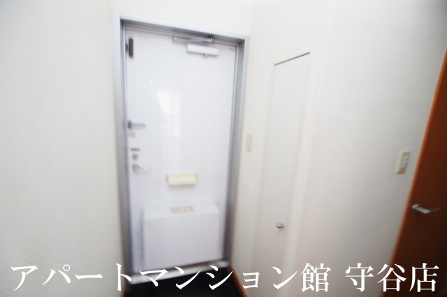 レオパレス沼崎の玄関