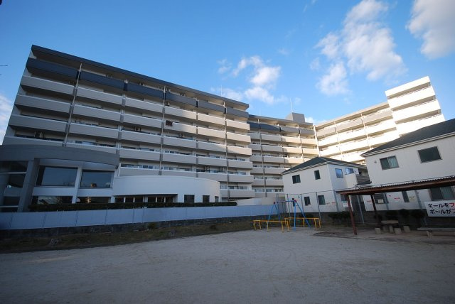 ロワールマンションアール板付弐番館の外観