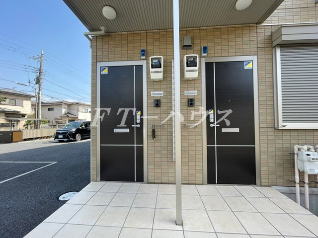 習志野市屋敷１丁目のアパートのエントランス