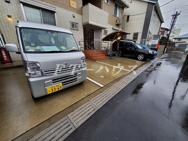 エイト・カーサの駐車場