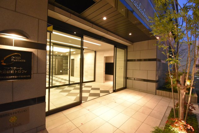 ファステート大正駅前トロフィのエントランス