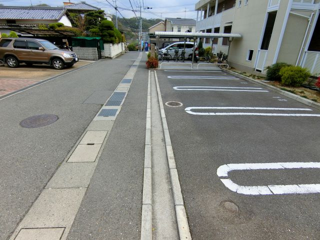 ビッグウエストの駐車場