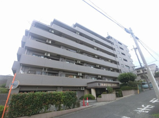 【外観】 | 総戸数５１戸、平成９年３月築、管理人は日勤勤務につき管理体制良好です♪