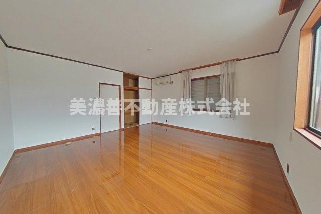 ５９７８１　岐阜市養老町中古戸建ての洋室