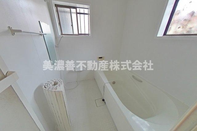 ５９７８１　岐阜市養老町中古戸建ての浴室
