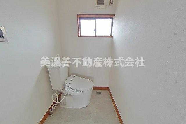 ５９７８１　岐阜市養老町中古戸建てのトイレ