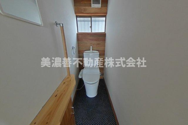 ５９７８１　岐阜市養老町中古戸建てのトイレ