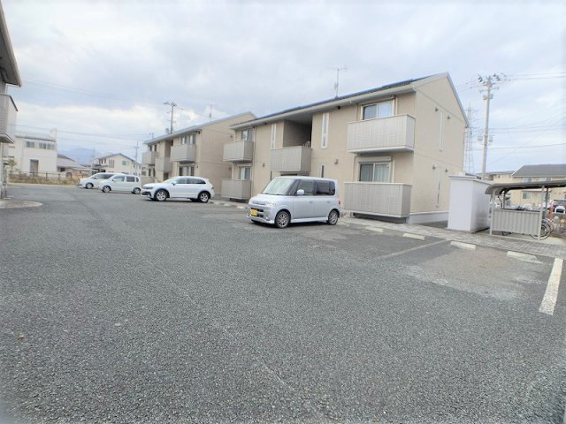 グリッターヴィヴィの駐車場