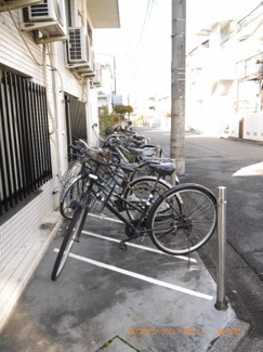 【その他共用部分】 | 敷地内に、専用駐輪場有ります。