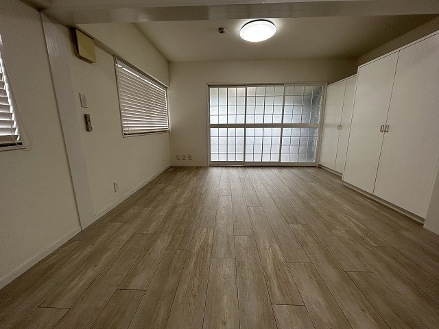 サワベマンションの居間・リビング|ゆったりとした居間です
※間取り反転の場合あり、内装が若干異なる場合がございます