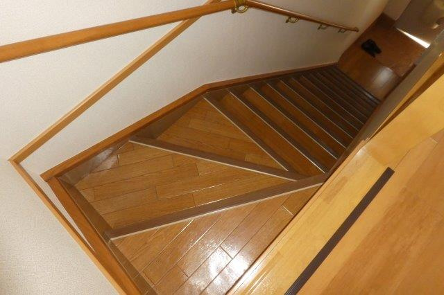 トライアン・ファントBのその他|階段