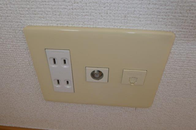 トライアン・ファントBの設備|ＴＶジャック・電話モジュラー