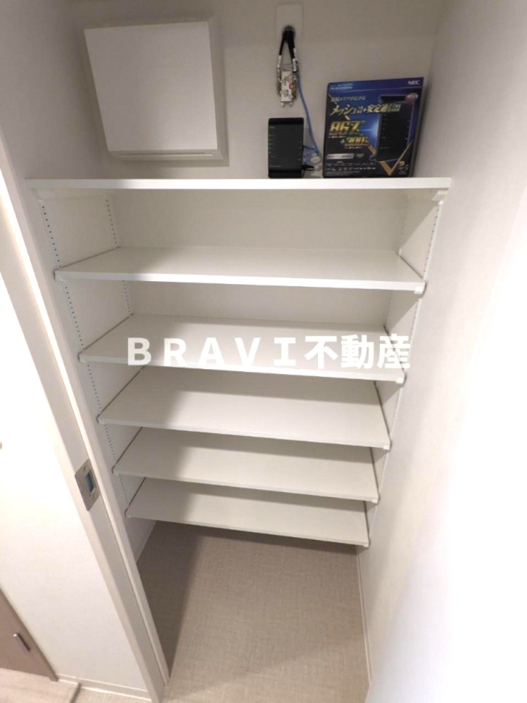 コンフォリア・リヴ北久宝寺Qの玄関|【コンフォリア・リヴ北久宝寺Q】ウォークインシューズボックスでスニーカー好きの方も嬉しい