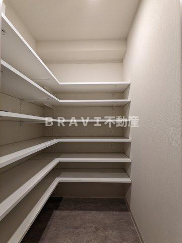 コンフォリア・リヴ北久宝寺Qの玄関|【コンフォリア・リヴ北久宝寺Q】ウォークインシューズボックスでスニーカー好きの方も嬉しい