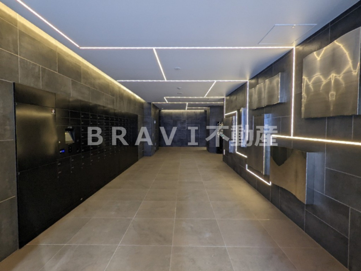 コンフォリア・リヴ北久宝寺Qのエントランス|【コンフォリア・リヴ北久宝寺Q】デザイナー監修のおしゃれなエントランス