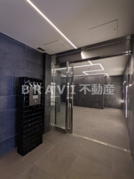 コンフォリア・リヴ北久宝寺Qのエントランス|【コンフォリア・リヴ北久宝寺Q】オートロック付きエントランス