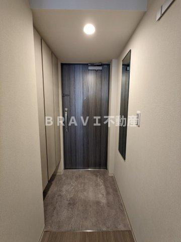 コンフォリア・リヴ北久宝寺Qの玄関|【コンフォリア・リヴ北久宝寺Q】広い玄関で身だしなみチェックできます